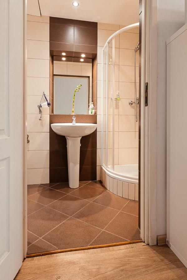 Umbrella Guest Rooms Краков Экстерьер фото